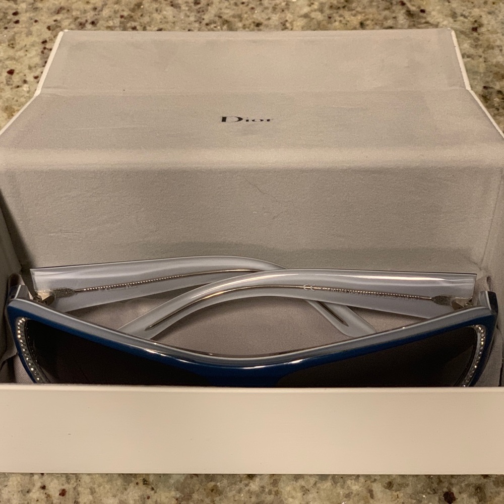 Authentic Dior Sun glasses - Blue - Picture 4 of 5